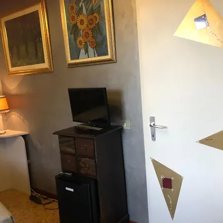 La Finestra Sul Fiume B&B 포솜브로네